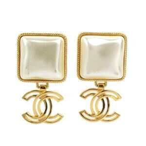 CHANEL White Pearl Earrings
